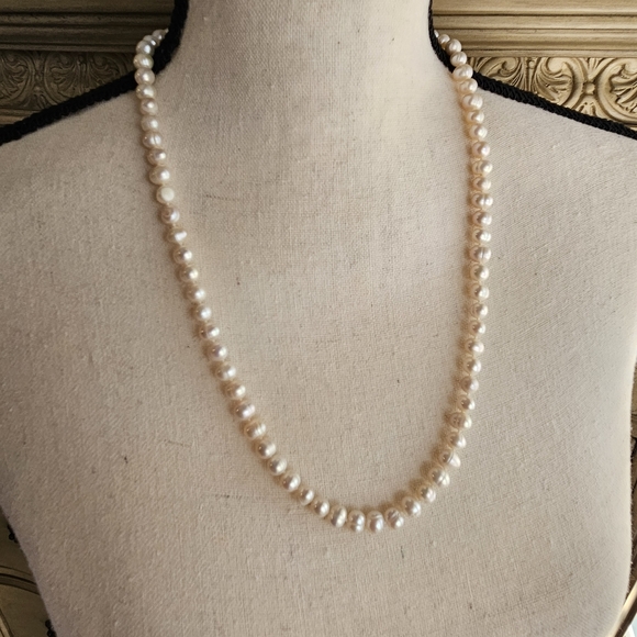 Vintage Pearl Necklace Genuine Freshwater Single Strand White Pearl 24-inch Long - Picture 8 of 9